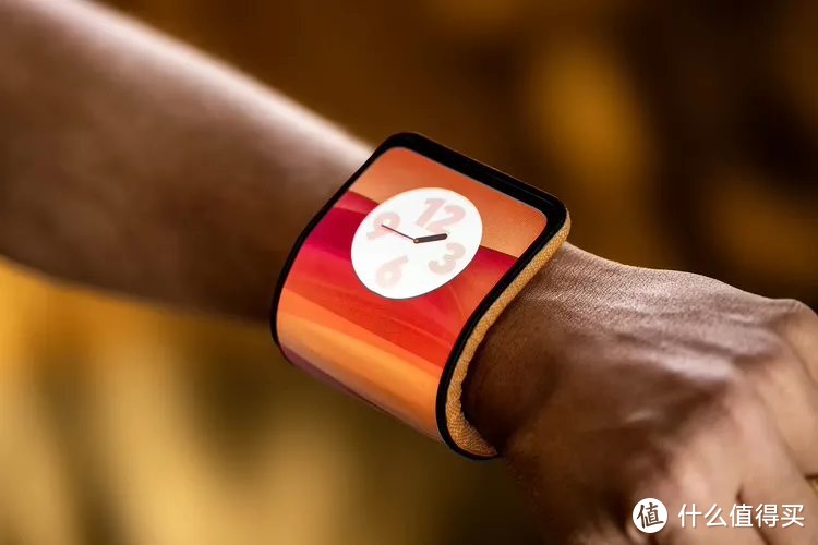 MWC 2024:联想再次推出可以“掰弯”的概念手机插图1 MWC 2024:联想再次推出可以“掰弯”的概念手机