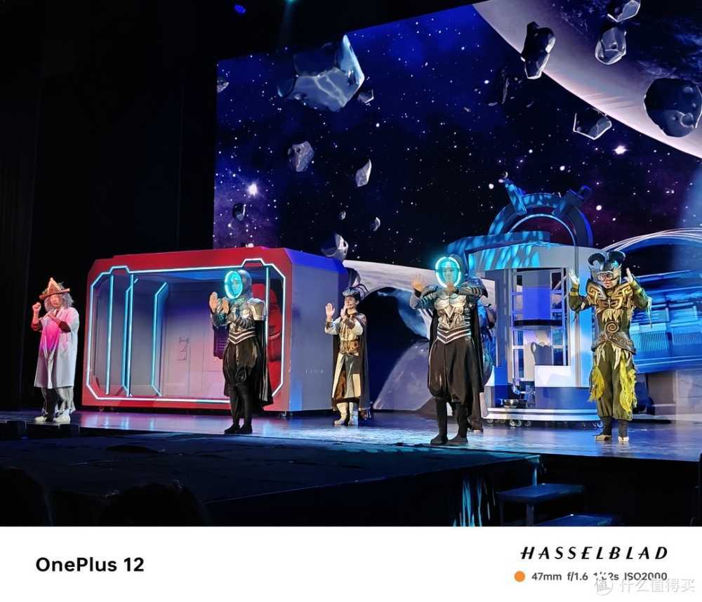 一加十周年数字旗舰，哈苏全焦段超光影加持:一加12上手体验！