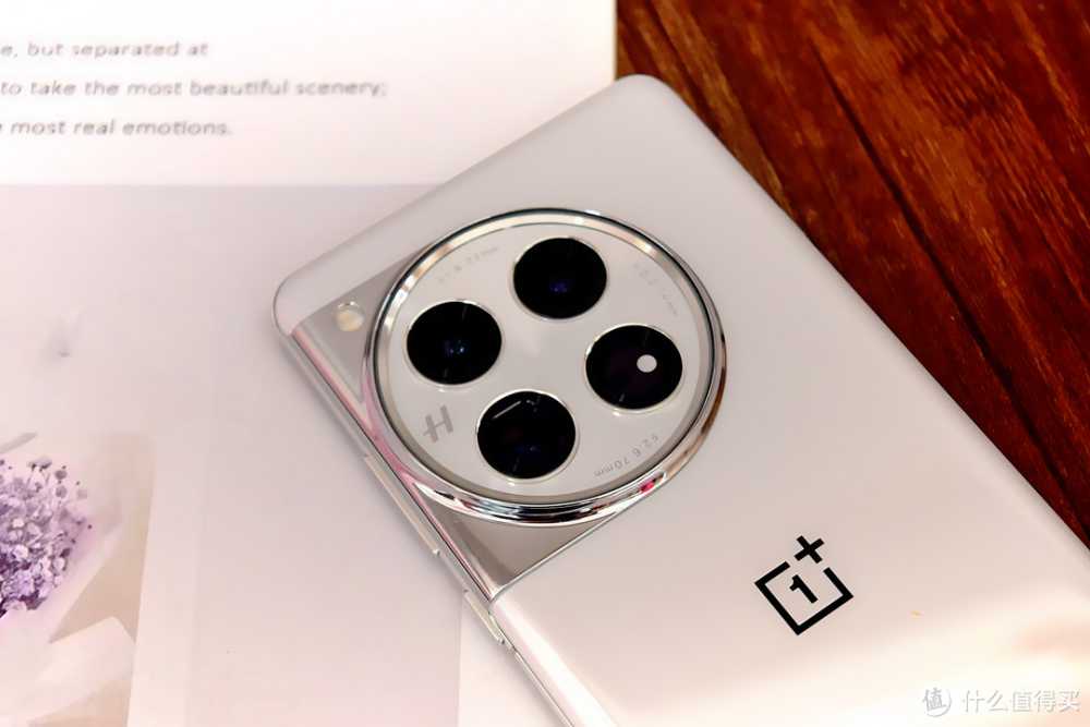 一加十周年数字旗舰，哈苏全焦段超光影加持:一加12上手体验！