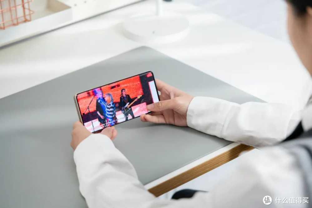 真我12 Pro+测评：中端机上潜望，噱头还是真有用？