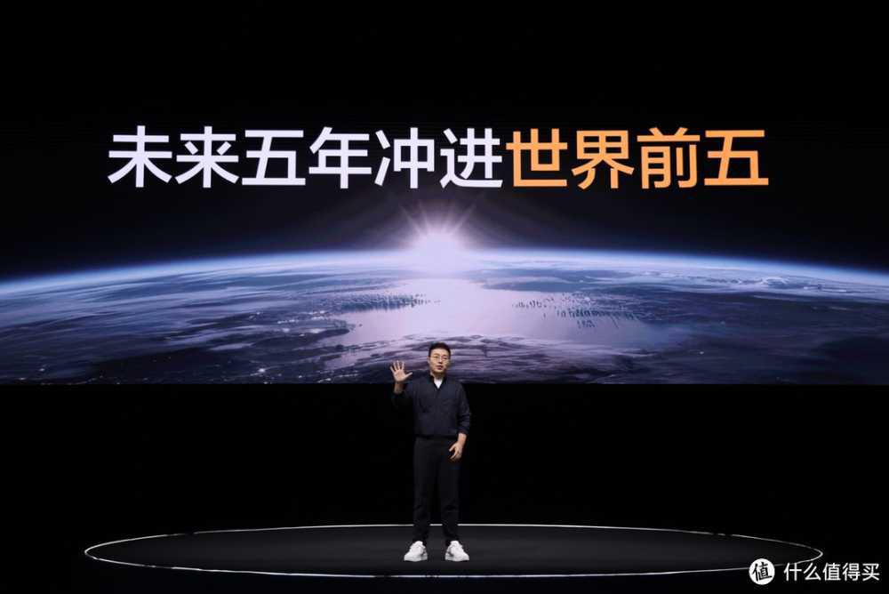 1599元起！真我12 Pro+正式发布，超光影潜望+大师奢表设计