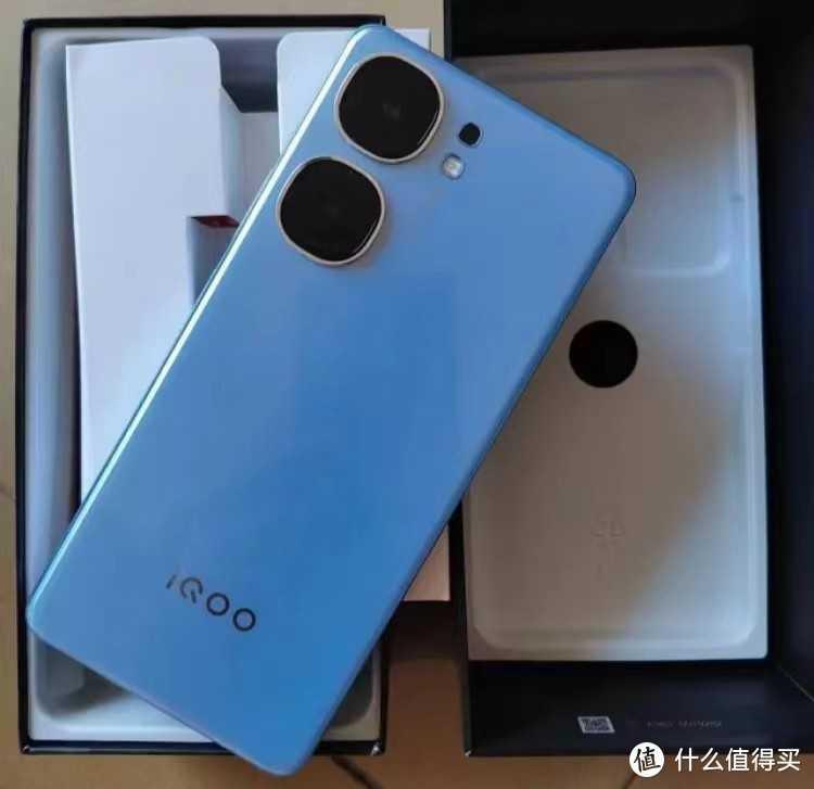 第二代骁龙8、电竞芯片Q1、索尼IMX920，售价仅2299元，vivo良心了