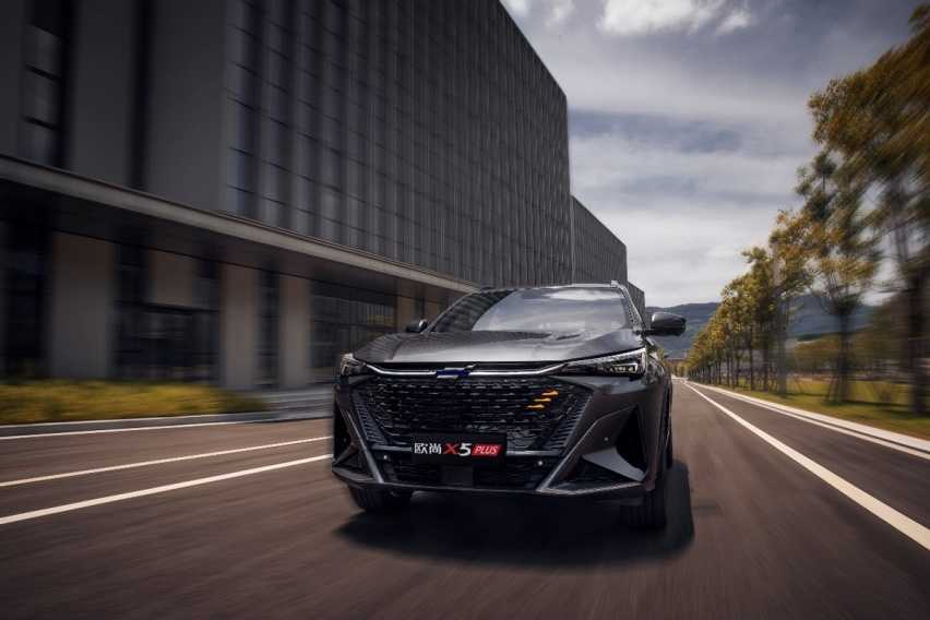 第二代长安X5 PLUS官图发布，全新车标，计划21日亮相