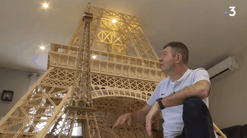 大神花8年用70万根火柴还原埃菲尔铁塔：差点成为年度大冤种