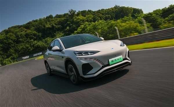 别跟比亚迪一起充电 实测真的会抢特斯拉功率插图 别跟比亚迪一起充电 实测真的会抢特斯拉功率