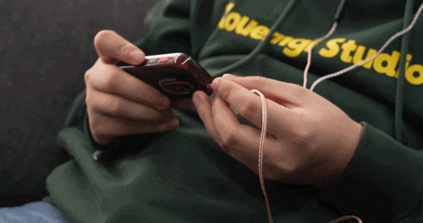 别嫌手机屏幕大了!3寸真小屏手机来了 我怕你把持不住插图15 别嫌手机屏幕大了!3寸真小屏手机来了 我怕你把持不住