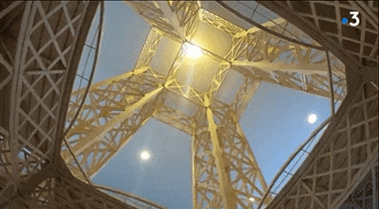 大神花8年用70万根火柴还原埃菲尔铁塔：差点成为年度大冤种