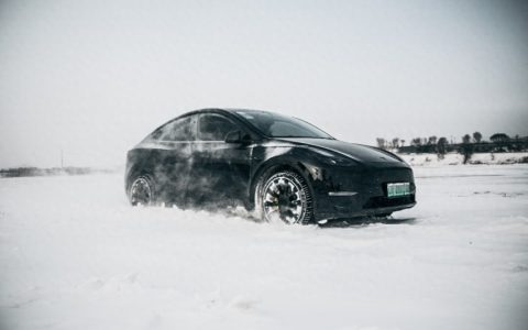 特斯拉在瑞典、丹麦封神 还有人质疑电车冬天开不了吗？