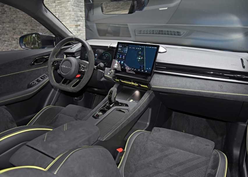 正好春节“溜车” 领克03+TCR Cyan交付有点“炸”插图4 正好春节“溜车” 领克03+TCR Cyan交付有点“炸”插图4