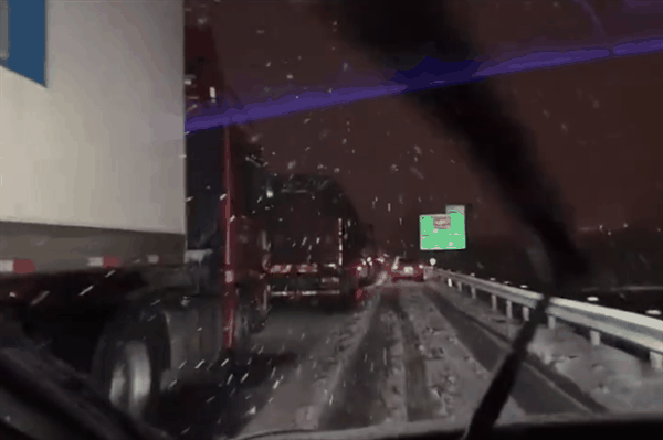 春节回家困在暴雪途中：多位电车车主表示“不后悔下次还开”