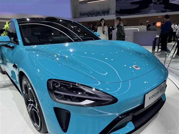 年轻人第一台电跑！小米SU7 MWC展区现场观摩