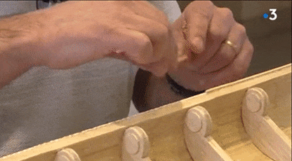 大神花8年用70万根火柴还原埃菲尔铁塔：差点成为年度大冤种