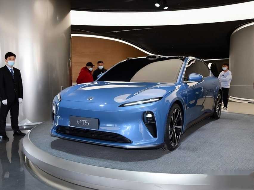 为了清理库存,蔚来ET5从29.8万降至19.8万,终于挥出降价这把刀插图1 为了清理库存,蔚来ET5从29.8万降至19.8万,终于挥出降价这把刀