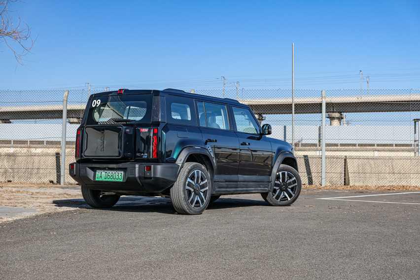 纯电四驱+方盒子真能越野？奇瑞iCAR 03试驾体验