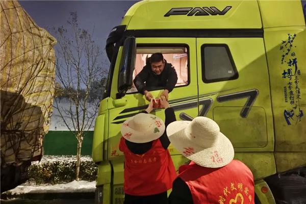 雨雪天 油车、电车互掐互嘲：到底选谁好插图3