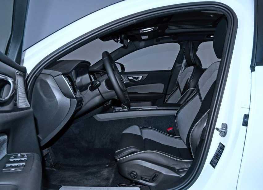 想要舒适旅行?沃尔沃V60旅行车的造型和空间满足你的需求!插图6 想要舒适旅行?沃尔沃V60旅行车的造型和空间满足你的需求!