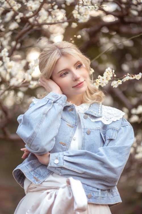 艾什莉体模春装造型:蕾丝长裙下若隐若现的好身材插图3 艾什莉体模春装造型:蕾丝长裙下若隐若现的好身材