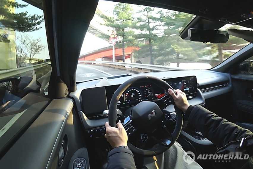 现代汽车首款纯电动汽车IONIQ 5 N的高性能特点和设计