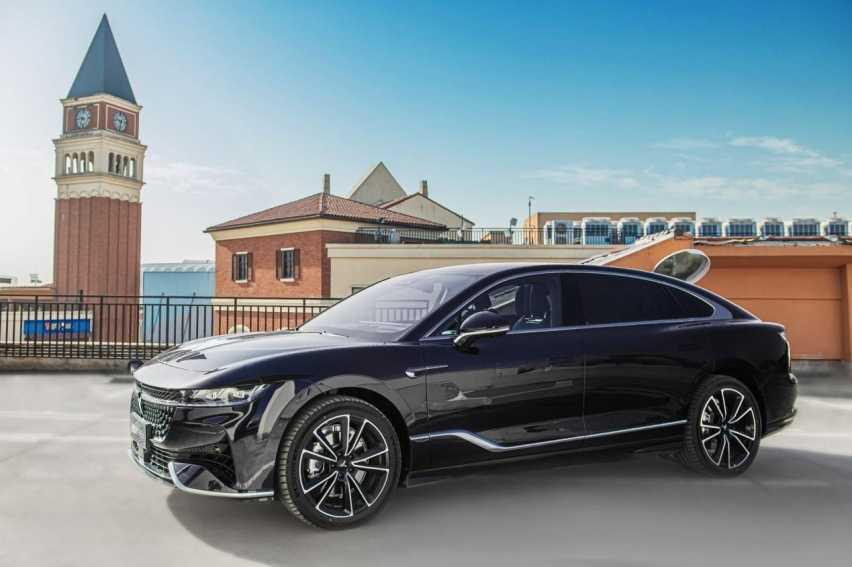 追光PHEV、比亚迪汉、哪吒S，谁才是真正的混动新王？