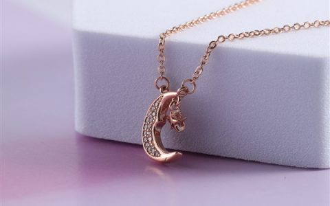 送妻子的金项链竟被磁铁吸起：商家退款