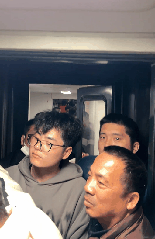 正常买票却上不去火车！官方通报：买短乘长造成超员