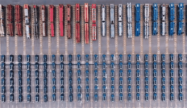 千车竞发!“科技车皇”问界M9大批量交付:已有超4万人买插图2 千车竞发!“科技车皇”问界M9大批量交付:已有超4万人买