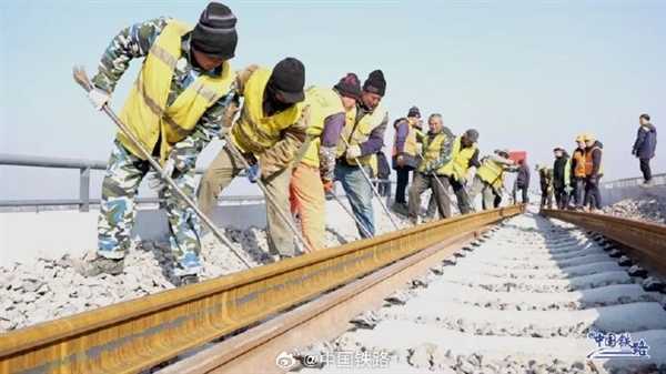 荆荆高铁进入正式铺轨阶段:全长77.6公里、设计时速350公里插图2 荆荆高铁进入正式铺轨阶段:全长77.6公里、设计时速350公里