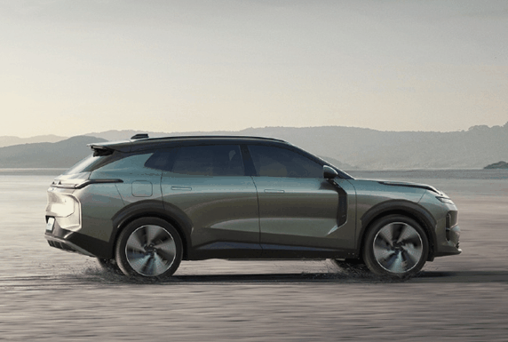 男子开车返乡掉下60米悬崖仅受轻伤 本人回忆简直是奇迹：为领克点赞