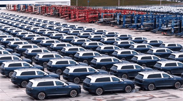 千车竞发!“科技车皇”问界M9大批量交付:已有超4万人买插图3 千车竞发!“科技车皇”问界M9大批量交付:已有超4万人买