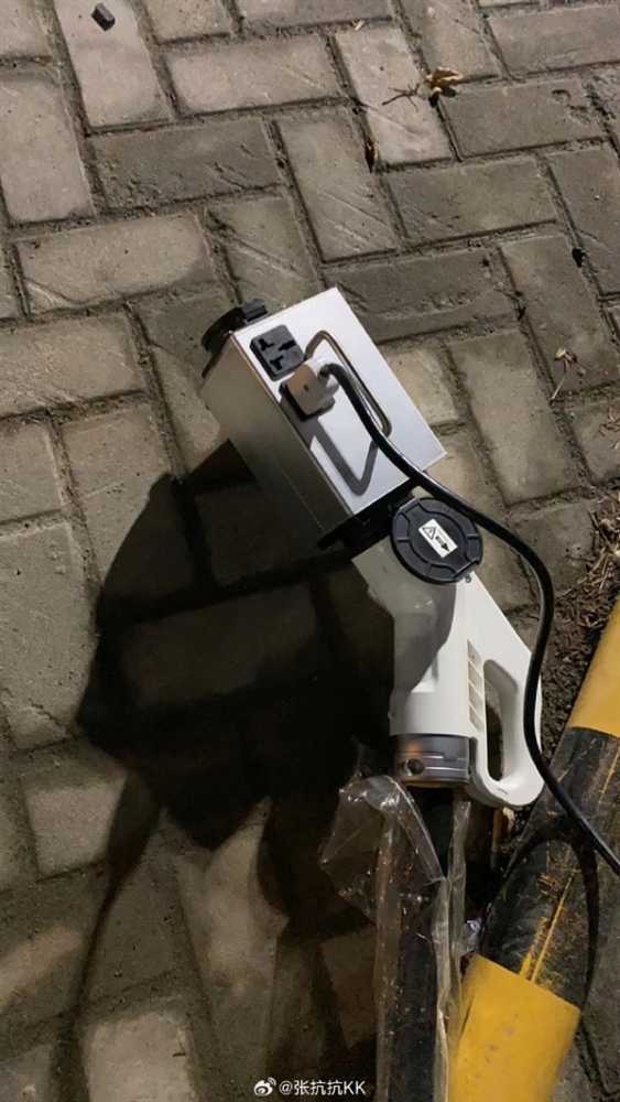 汽车充电站惊现神器：直流快充桩竟可以给电瓶车充电