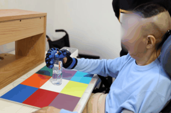 中国脑机接口新突破!清华大学团队实现高位截瘫患者脑控光标插图1 中国脑机接口新突破!清华大学团队实现高位截瘫患者脑控光标