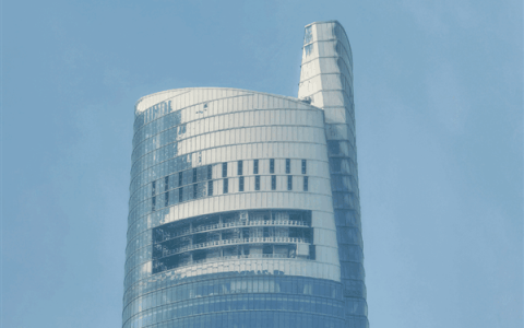 中国最高楼顶楼被冻住了 网友：上海人也有自己的雪山