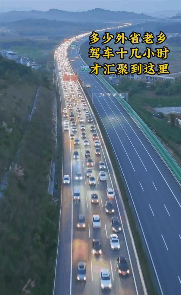 返程高峰来临:实拍多路段车辆拥堵缓行 尾灯连成一条红线插图3 返程高峰来临:实拍多路段车辆拥堵缓行 尾灯连成一条红线