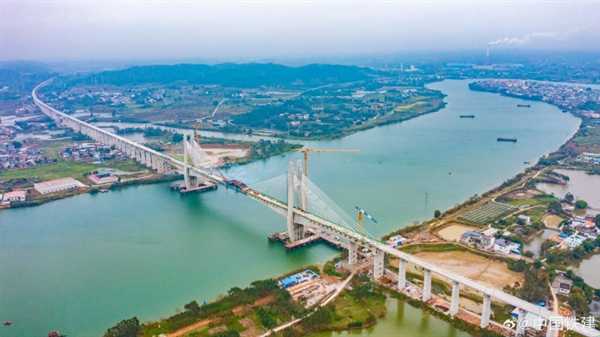 南深高铁南玉段六景郁江特大桥合龙：主桥长621.5米