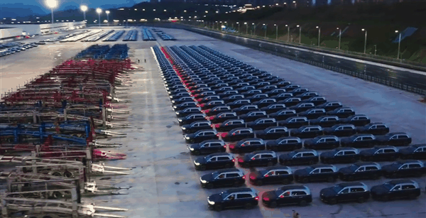 千车竞发!“科技车皇”问界M9大批量交付:已有超4万人买插图4 千车竞发!“科技车皇”问界M9大批量交付:已有超4万人买