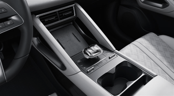 水晶档把+12.8寸悬浮大屏!比亚迪元UP内饰正式公布插图1 水晶档把+12.8寸悬浮大屏!比亚迪元UP内饰正式公布