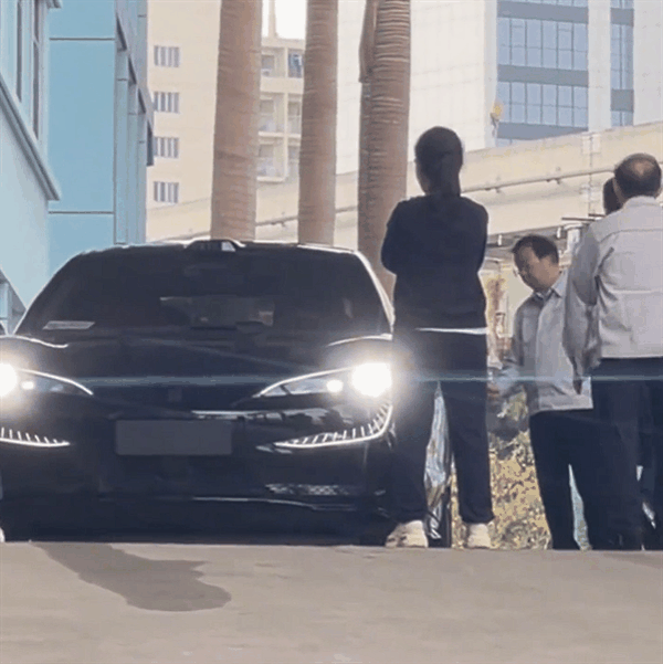 真头号玩家！比亚迪“一号试车员”王传福亲试仰望U7