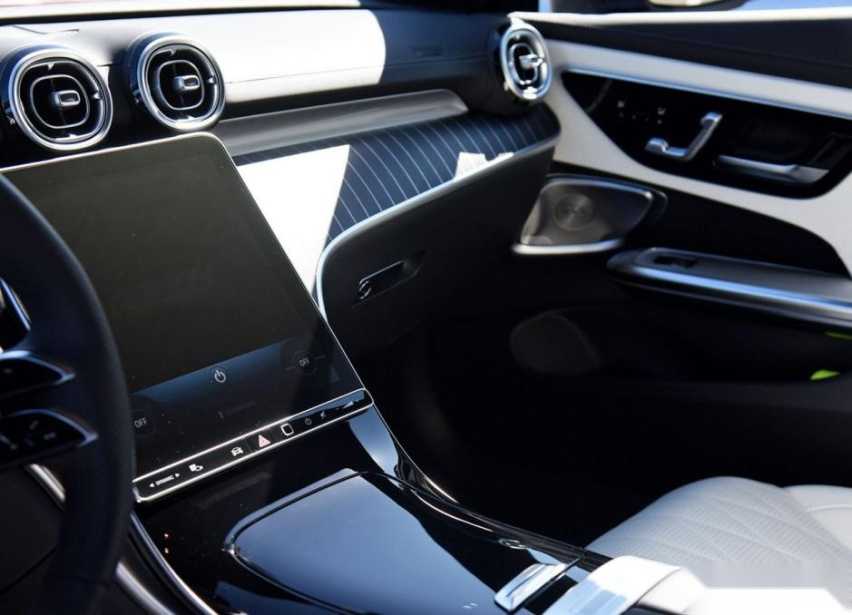 奔驰CLE,比奔驰其他的车都设计得还要更好看,女生特别喜欢插图5 奔驰CLE,比奔驰其他的车都设计得还要更好看,女生特别喜欢