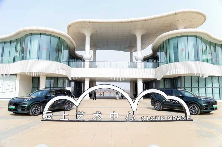 试驾领克新09 EM-P，“冰箱彩电大沙发”全都有，百公里油耗仅1L插图11