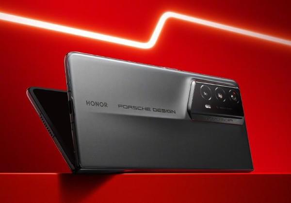 三星保护壳撞脸荣耀保时捷手机 背面英文都露馅了