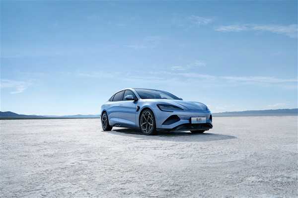 比亚迪海豹EV荣耀版上市,售价17.98万起,多重好礼限时抢插图2 比亚迪海豹EV荣耀版上市,售价17.98万起,多重好礼限时抢