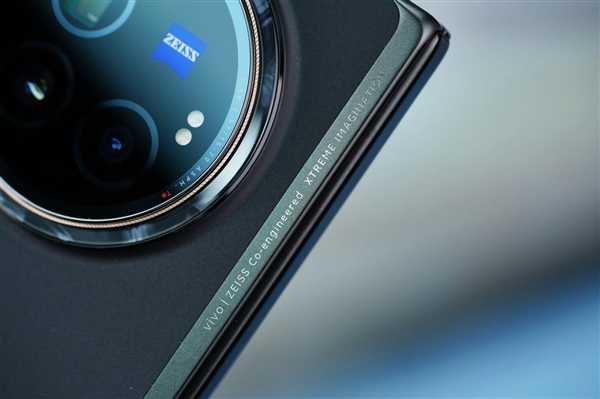 比iPhone 15 Pro Max还轻薄！vivo X Fold 3 Pro图赏