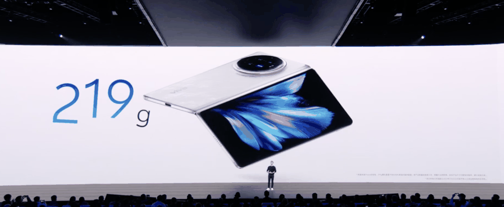 219 克，vivo X Fold 3 号称“行业最轻横向折叠屏手机”