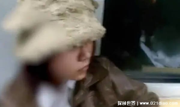 越席乘车还袭警 女子被刑拘 法律面前别撒泼耍横插图1