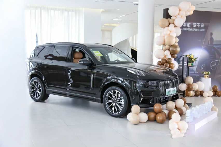 试驾领克新09 EM-P，“冰箱彩电大沙发”全都有，百公里油耗仅1L插图1