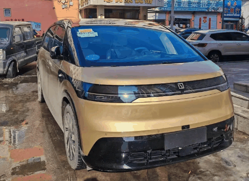 极氪全新“宝宝巴士”MIX实车曝光！定位跨界SUV 有望北京车展首发