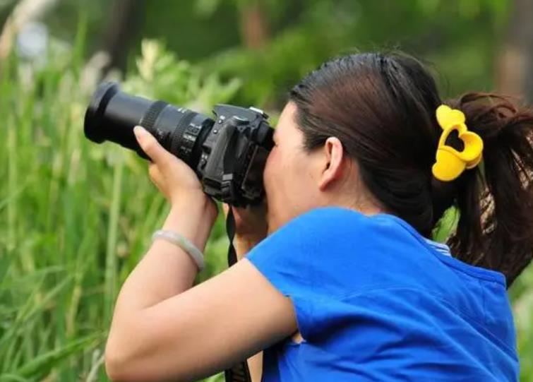 女子吐槽花1588元请跟拍成片太草率 建议摄影师换个职业