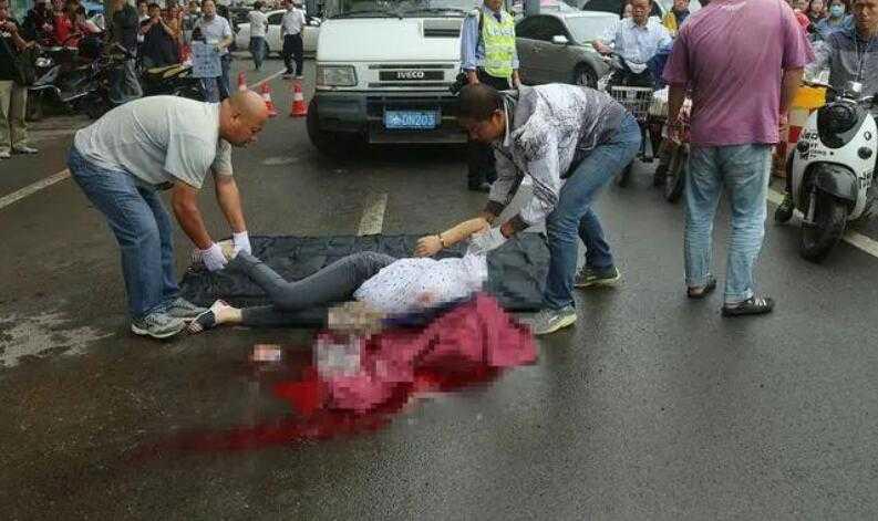 山东男子驾车撞人致2死6重伤 事件原因是什么