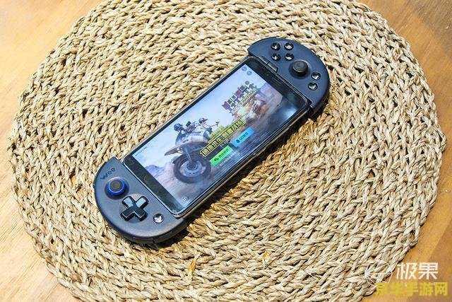 手机怎么用键盘鼠标玩王者荣耀 <h3>手机键盘鼠标玩转王者荣耀：操作技巧与游戏体验解析</h3>