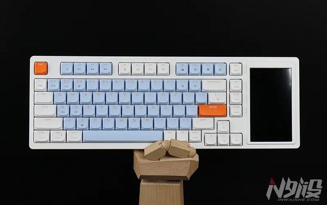 既是键盘也是Stream Deck! 黑爵AKP815触屏机械键盘上手体验测评插图1